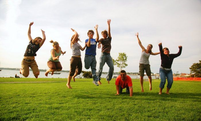 Οικογένεια στο γκαζόν