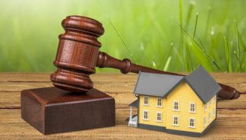 Къщата и чукът