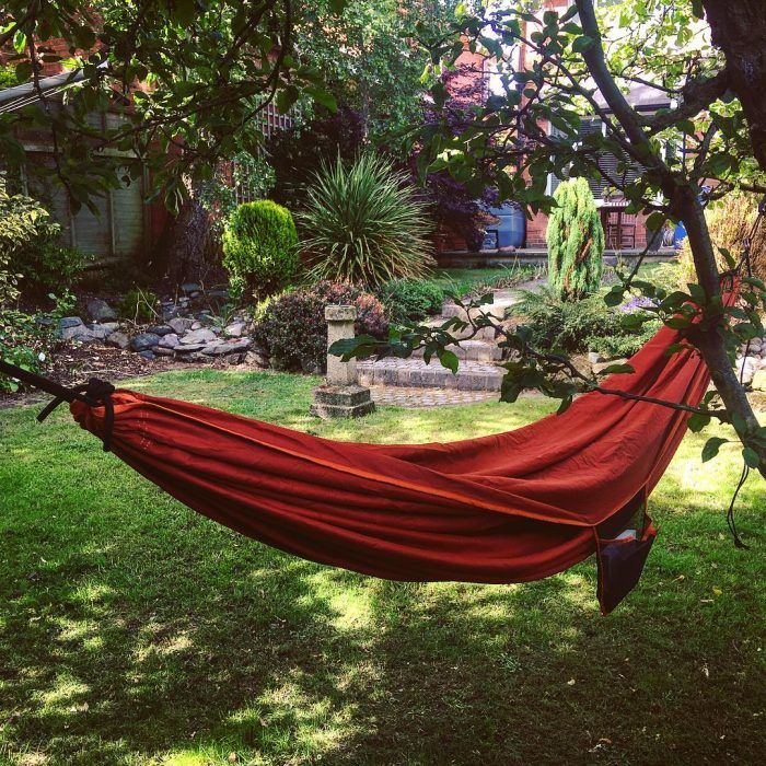Хамак между дърветата