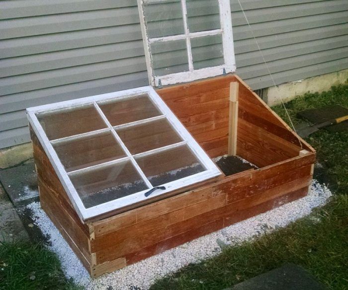 Дървена оранжерия