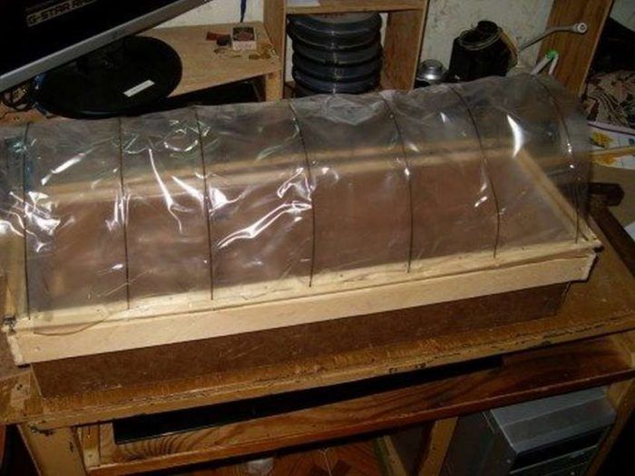 Μίνι θερμοκήπιο για το μπαλκόνι