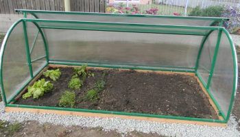 Оранжерия в градината