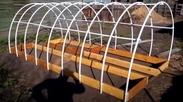 Дървена основа и полипропиленова рамка Оранжерия, изработена от полипропиленови арки