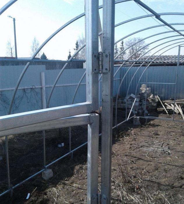 Врата на панти