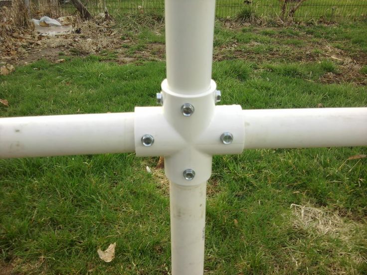 Две тръби са закрепени заедно