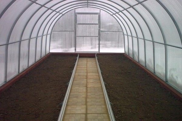 Градински лехи на земята Почвени легла