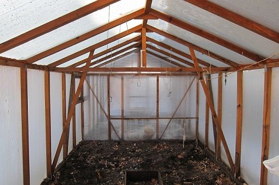 Дървена оранжерия