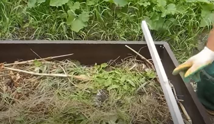 Слама и трева Компост в градината