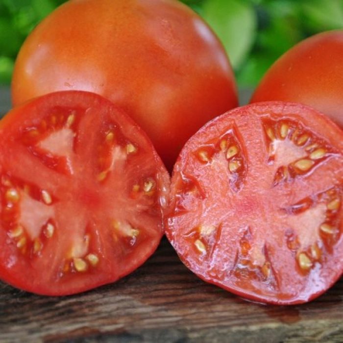 Червен домат Микадо в разрез