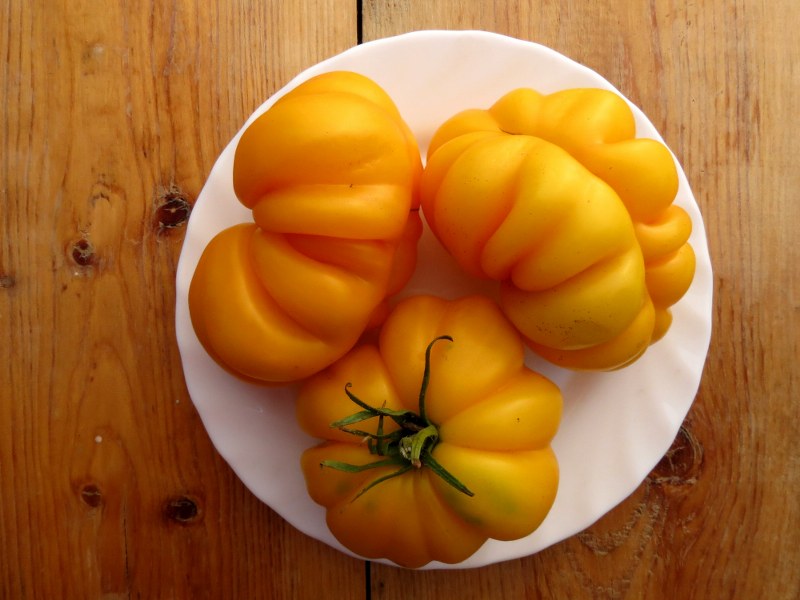 Φρούτα σε ένα πιάτο