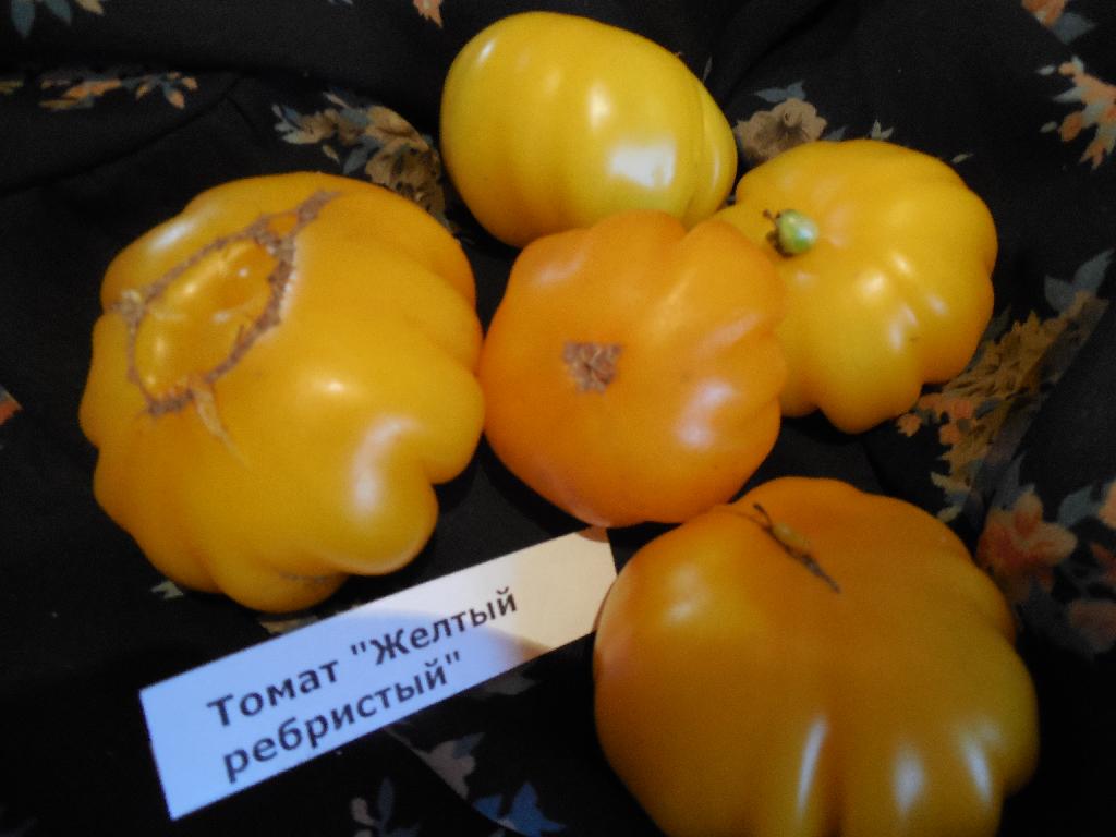 Τα φρούτα είναι κίτρινα