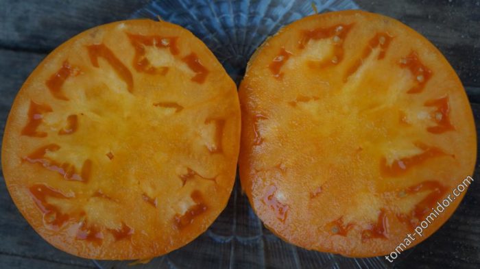 Μια διατομή του καρπού της ποικιλίας Honey Giant