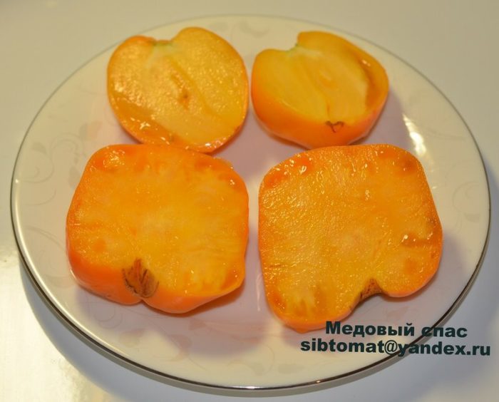 Καρποί της ποικιλίας Honey Spas σε διατομή