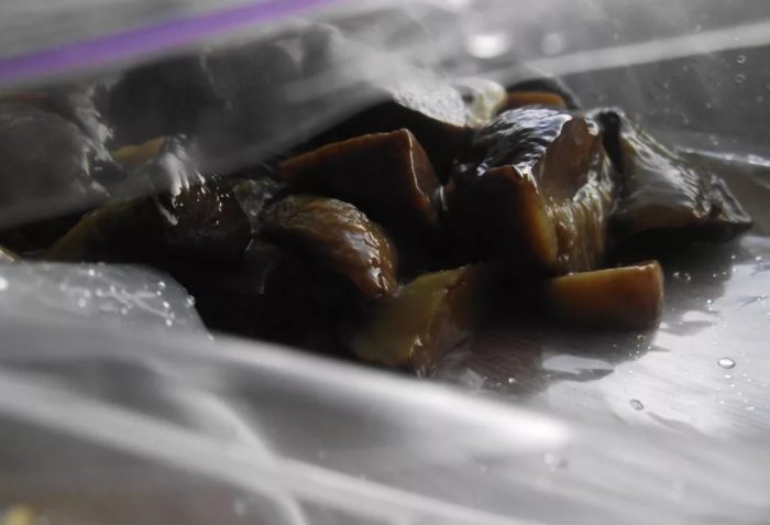 Замразени черни млечни гъби