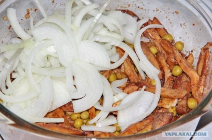 Лук с млечни гъби