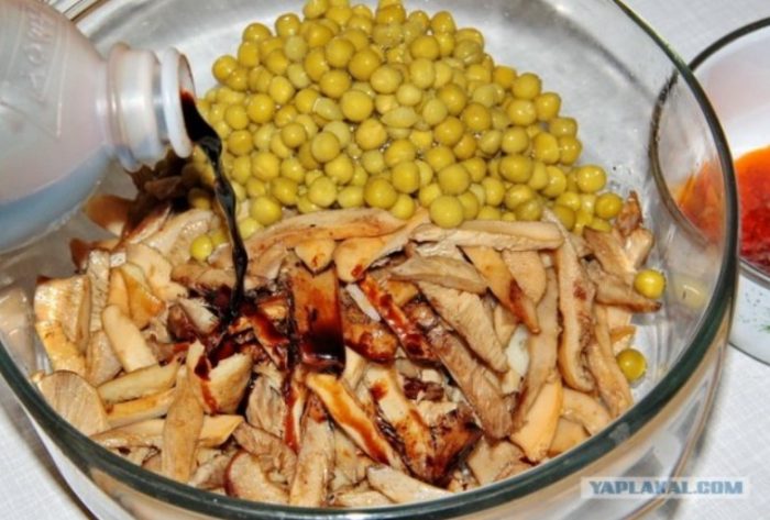 Добавяне на соев сос