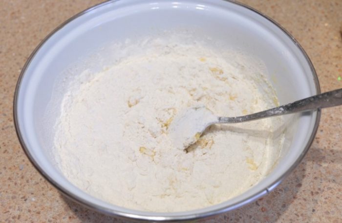 Добавяне на брашно