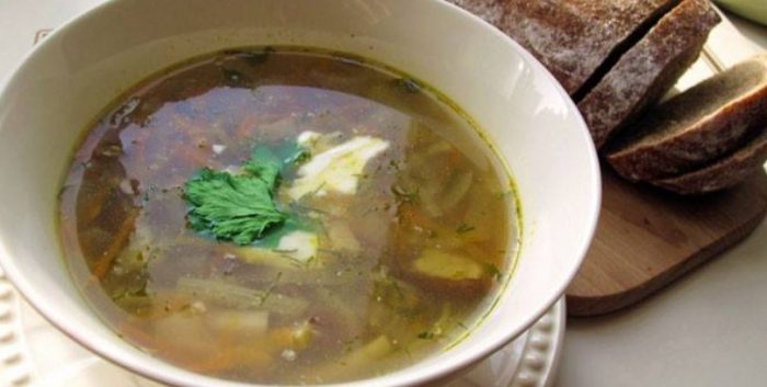 Супа от киселец с гъби порчини