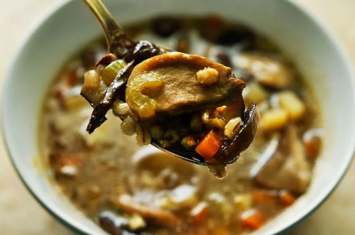 Супа с медени гъби и перлен ечемик