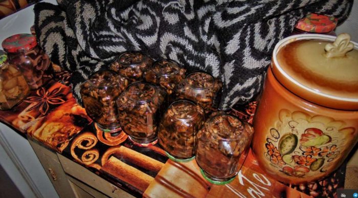 Буркани с медени гъби