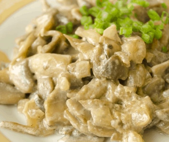 Гъби в заквасена сметана