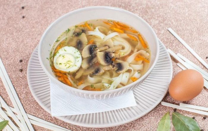 Супа с юфка и гъби