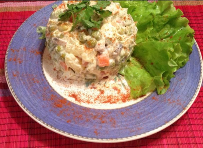 Шампиньони в салата Оливие