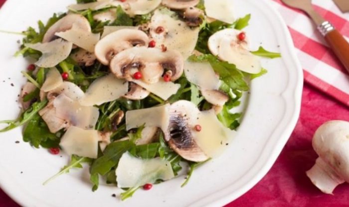 Салата с печурки и рукола