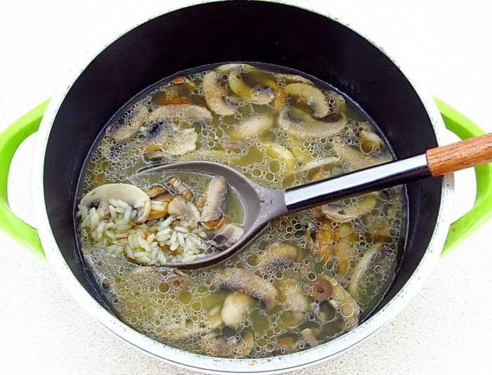 Супа с ориз и гъби