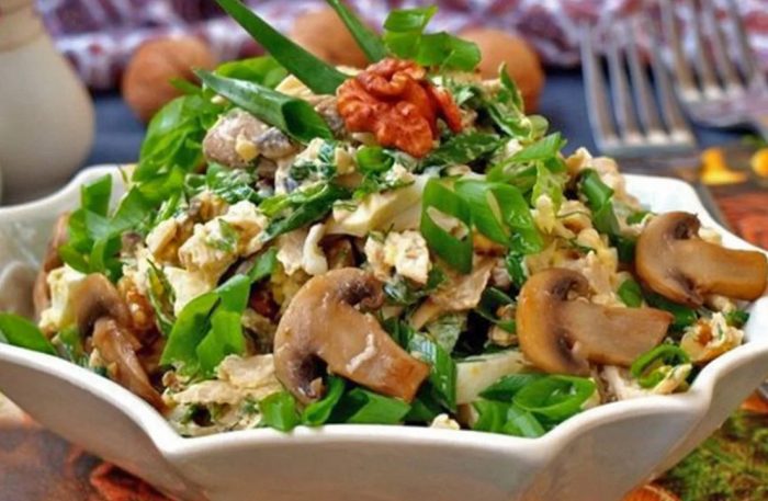 Салата с печурки и пилешко месо