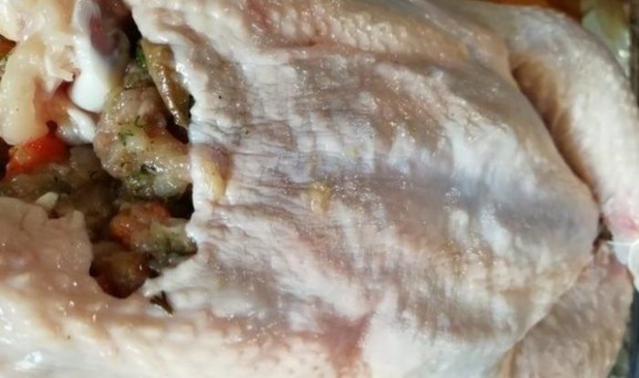 Пиле, пълнено с медени гъби