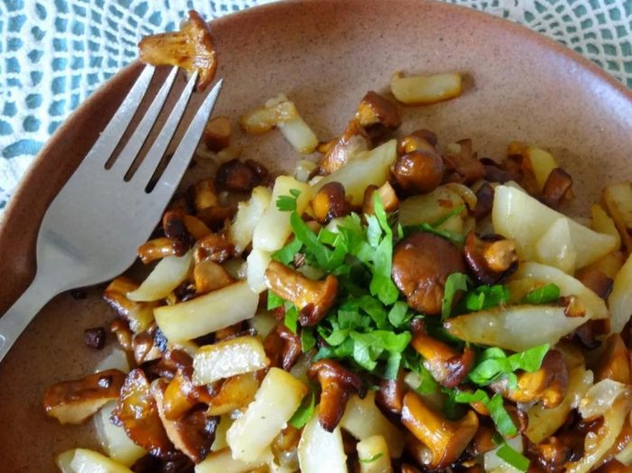 Пържени медени гъби с картофи