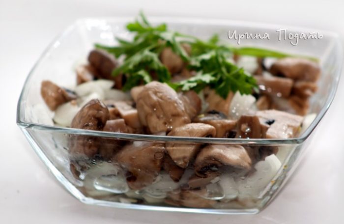 Мариновани печурки на масата