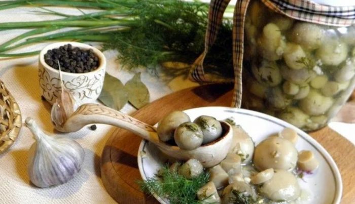 Мариновани печурки с чесън