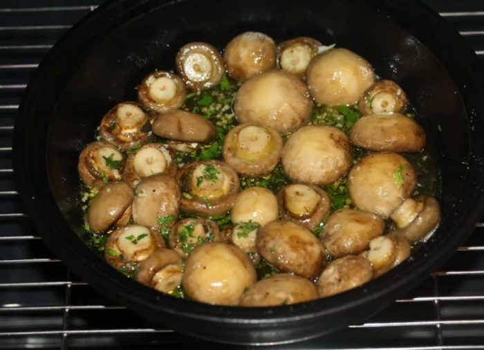 Гъби в тава, подходяща за печене във фурна