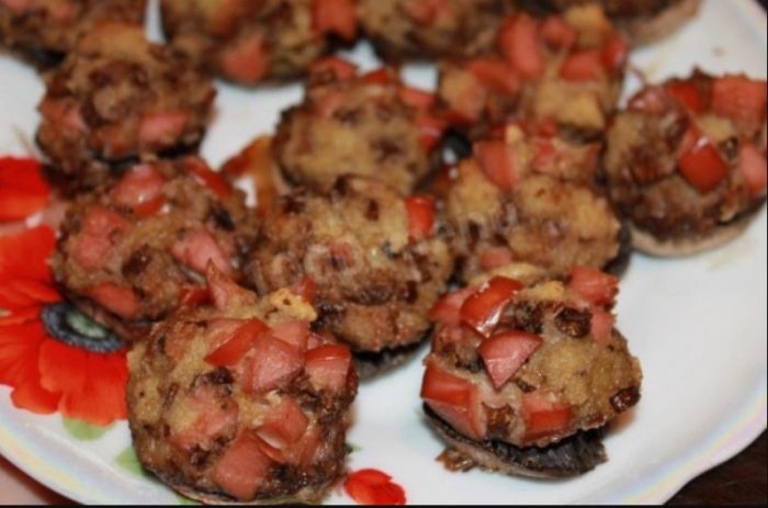 Гъби, пълнени с шунка