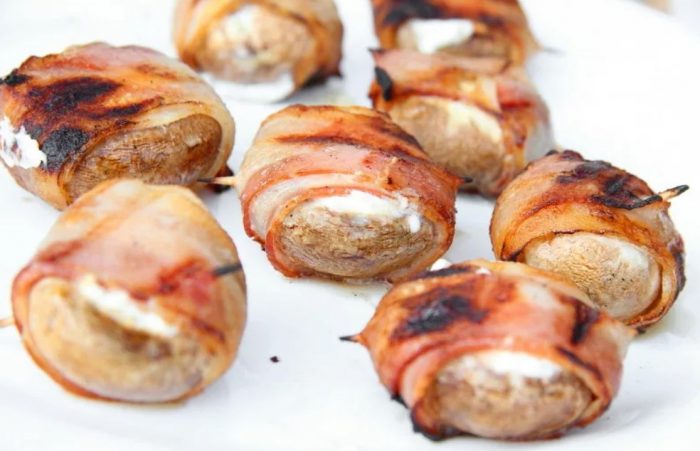 Шампиньони в бекон