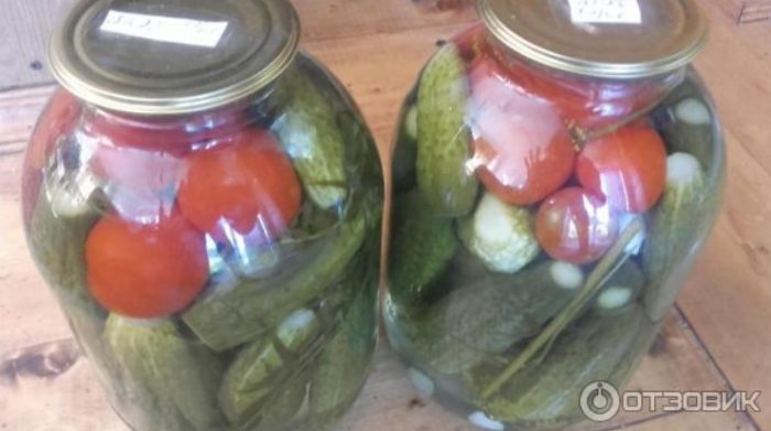 Βάζα με ντομάτες