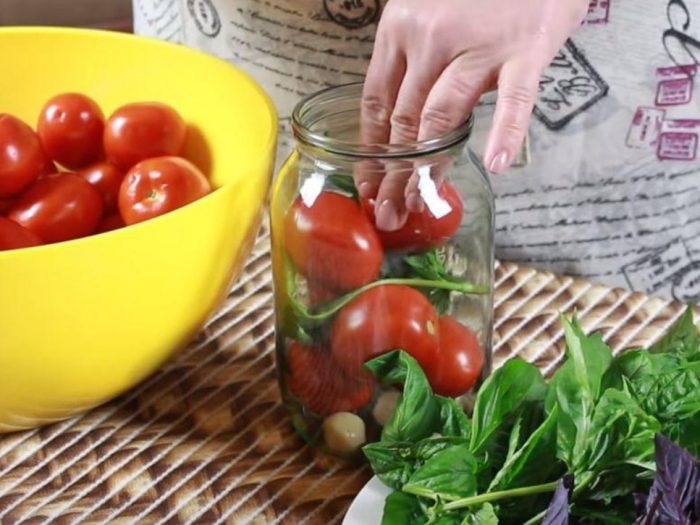 Доматен изгрев в буркани