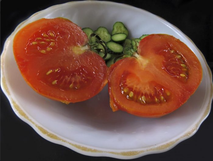 Домати в секция