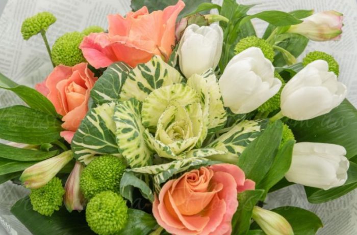 Букет с декоративно зеле