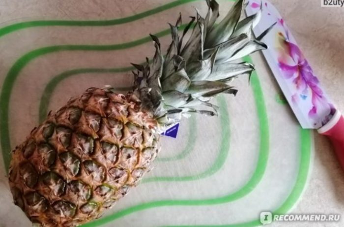 Ананас на масата