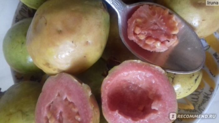 Сочна розова гуава пулпа