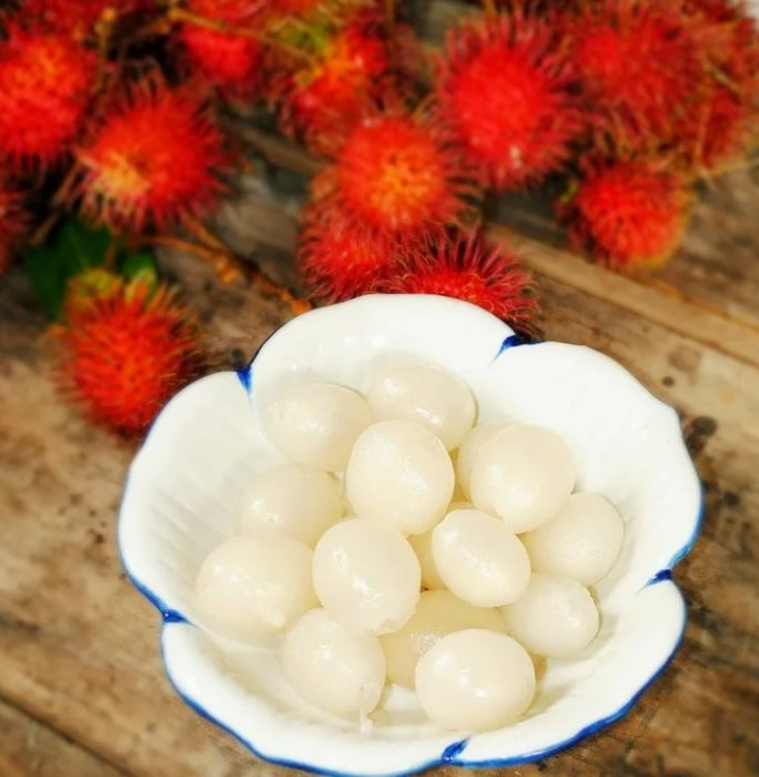 Обелени плодове рамбутан