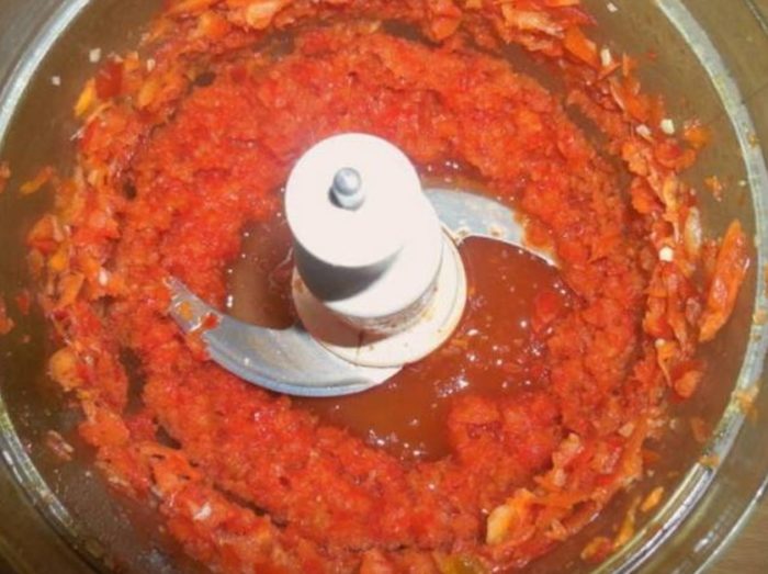 Смилане на черен пипер Рязане на сладки чушки