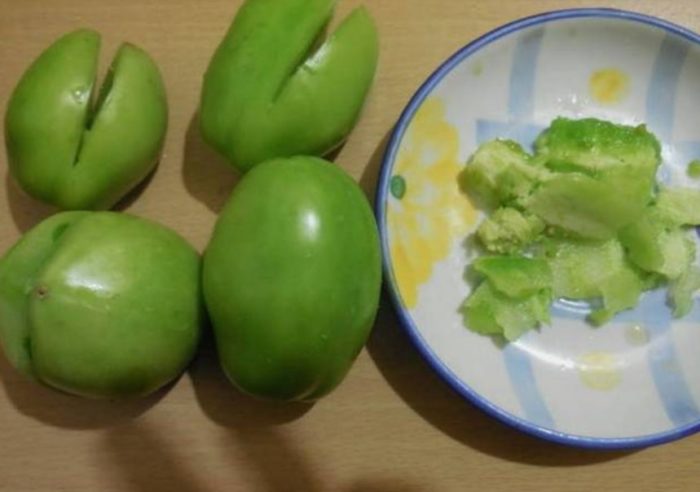 Нарязани домати Нарежете доматите