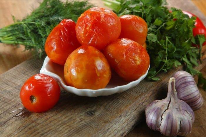 Домати, осолени в бъчви Солени домати като домати тип „бъчва“