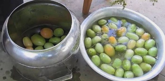 Редувайте слоеве домати с подправки Алтернативни домати и подправки