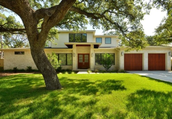 Слънчево място за дъб